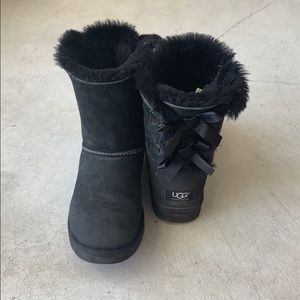 Black bow tie back uggs size 7 hardly worn.